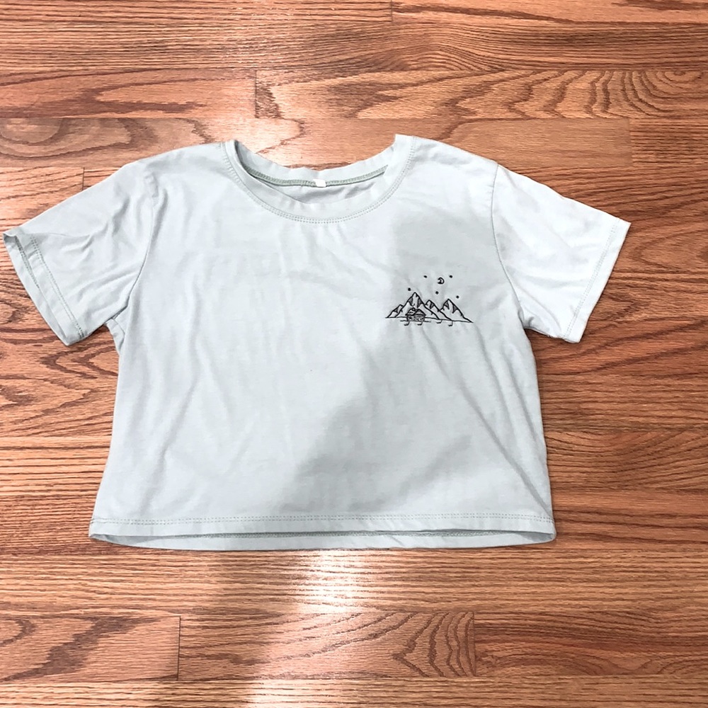 this blue cropped tee is so cute. it’s a size 9-10